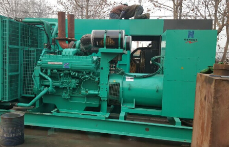 札达发电机组如何判断水冷式机油散热器内部是否需要清洗？