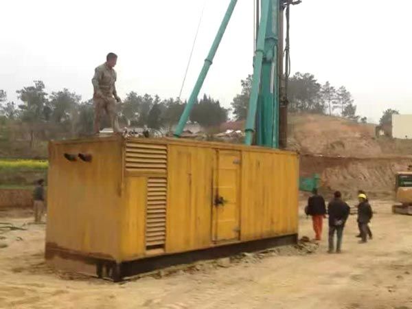 札达如何判断水冷式机油散热器密封件是否需要更换？